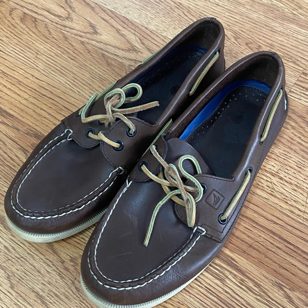 Sperry dark brown boat shoes. Size 9.
